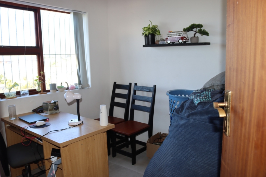 6 Bedroom Property for Sale in Kleinmond Western Cape